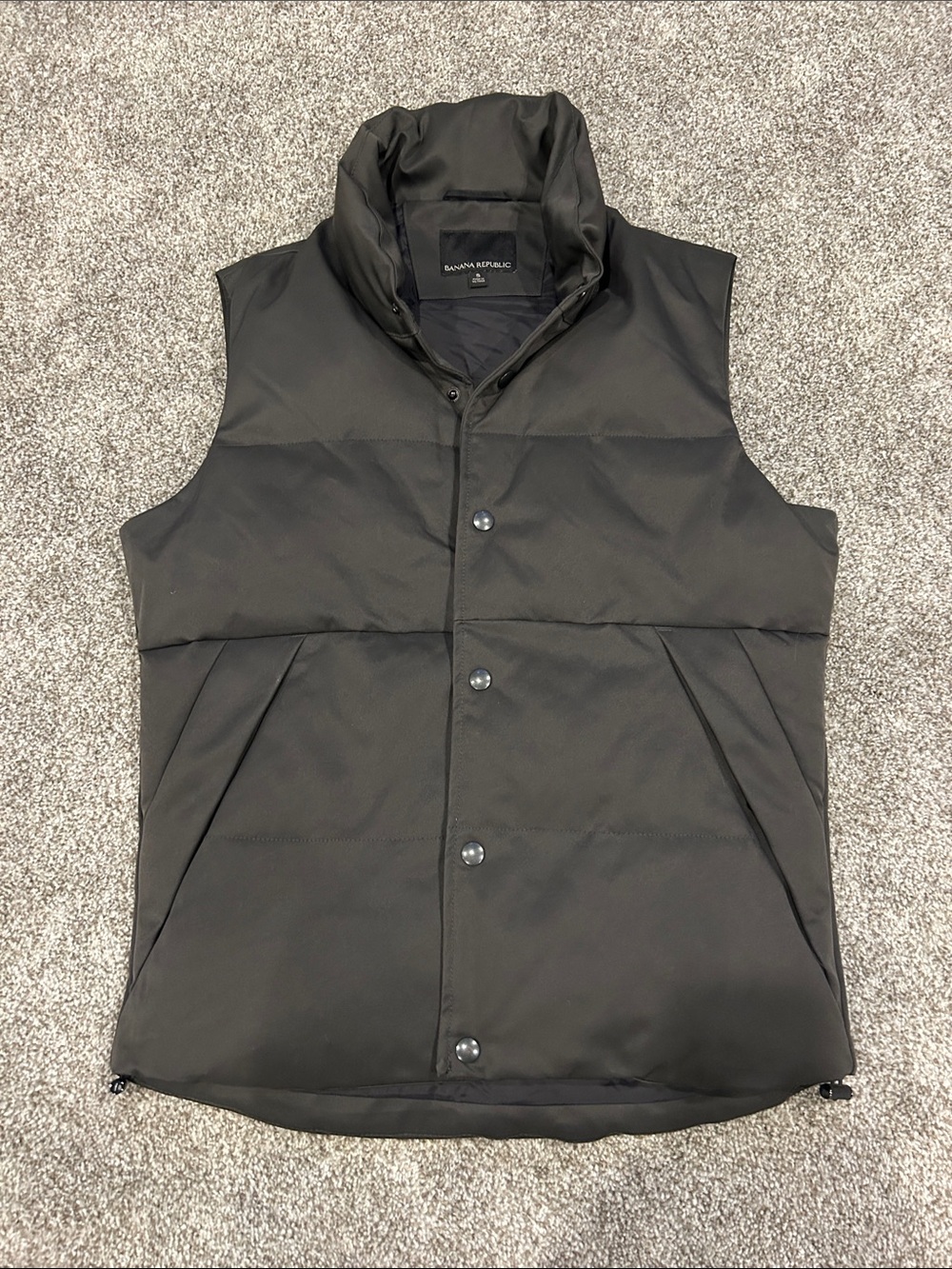 Banana Republic Men's Dark gray Quilted Puffer Vest. Size Small